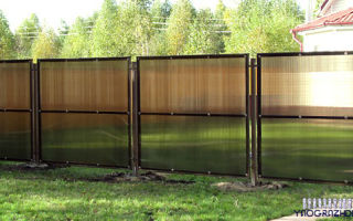 Прозрачный забор на металлическом каркасе своими руками